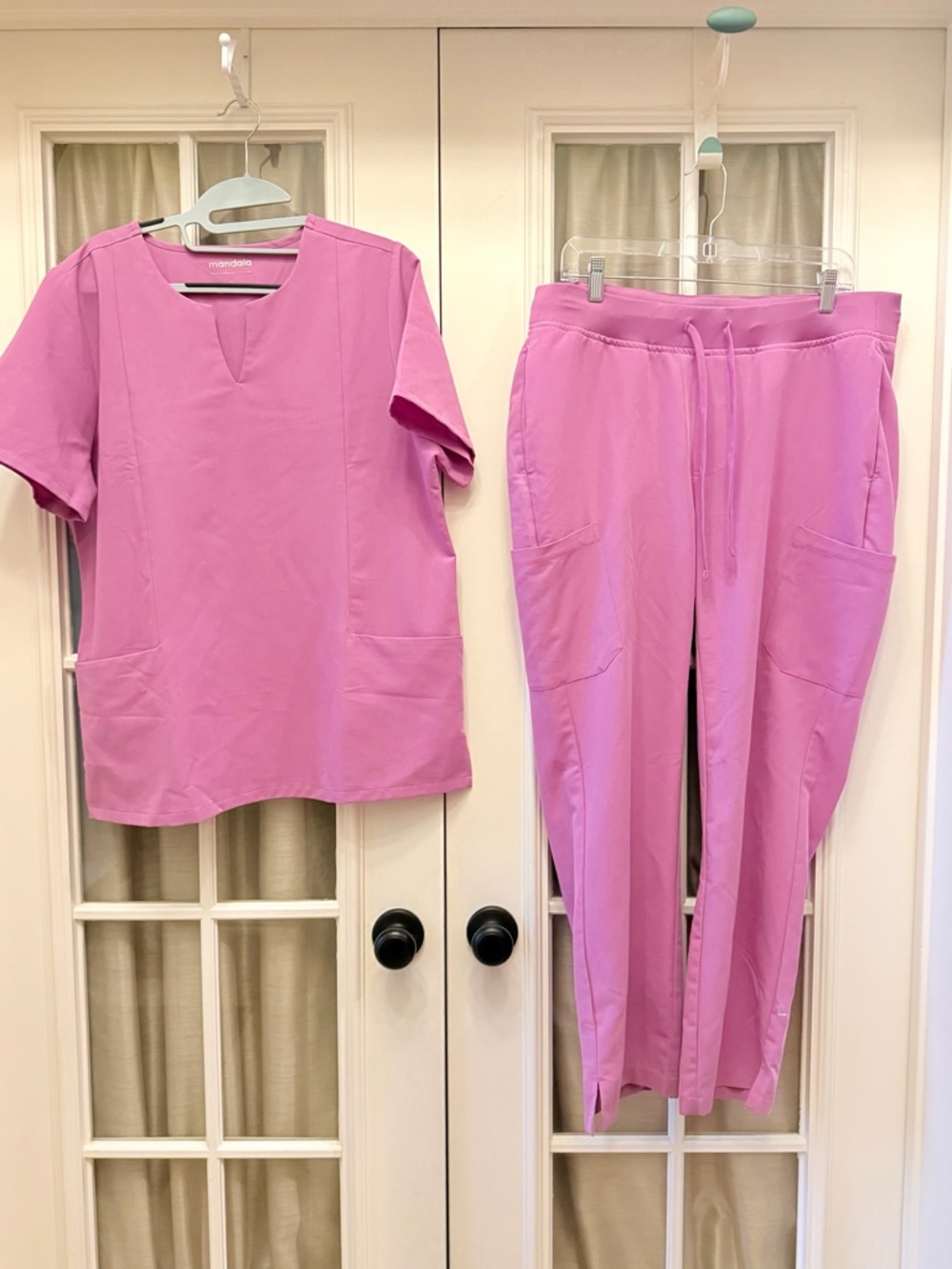 Large Mandala Pink Scrub Set w/ Petite Pants EUC